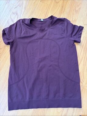 Lululemon burgundy swiftly tech short sleeve top size 8